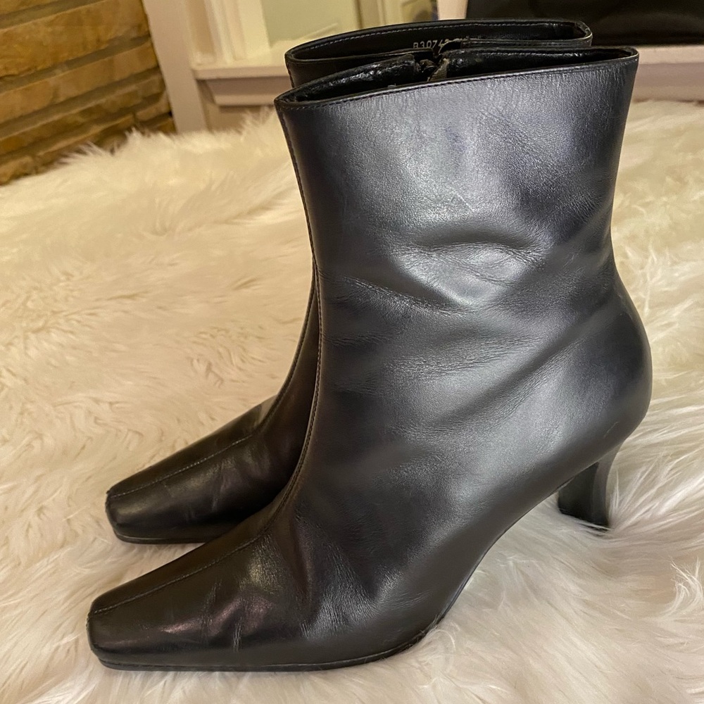 Hocus Pocus black heeled leather booties size 9
